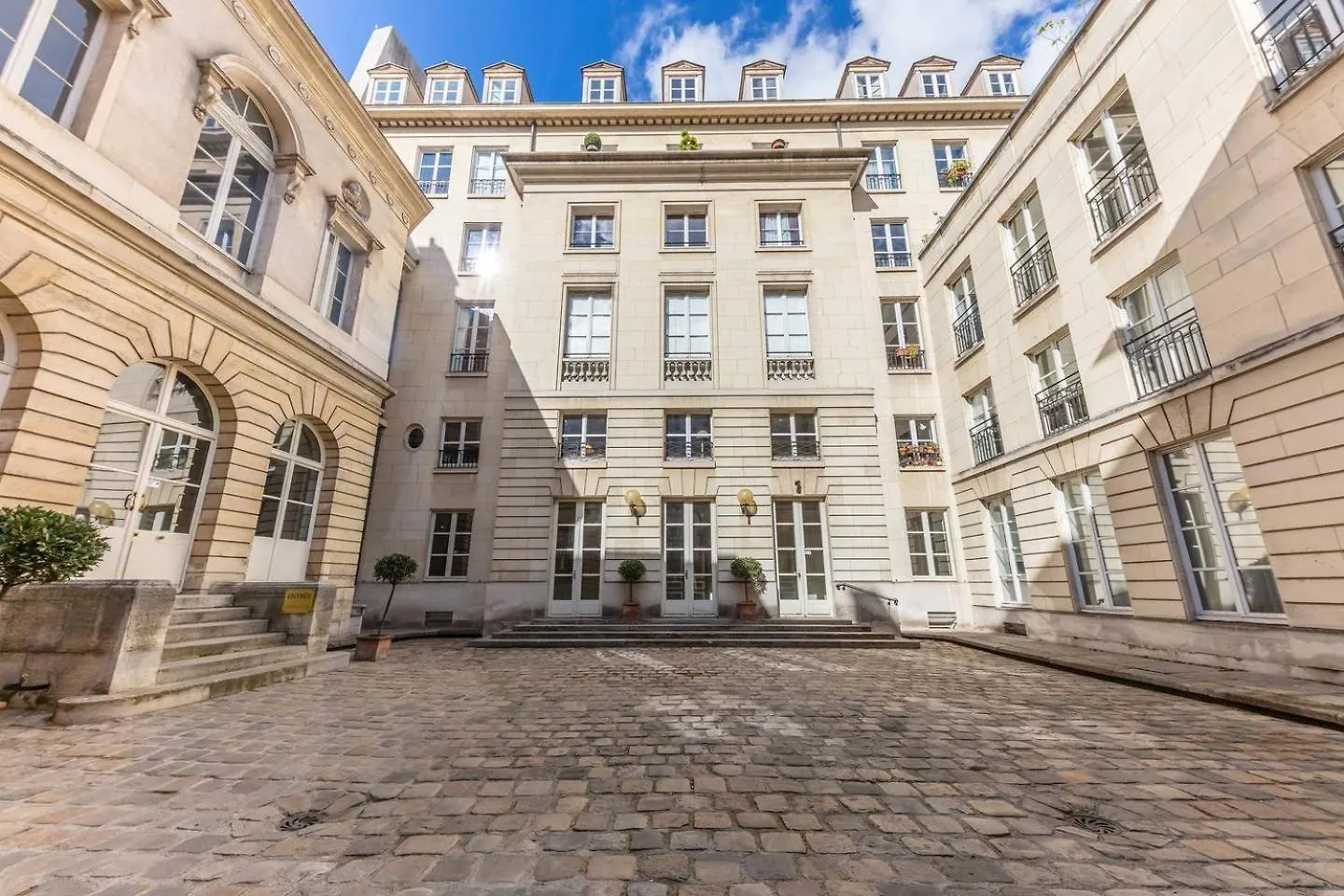 Home In Paris Marais Elegant Flat In Old Parijs Bed & Breakfast